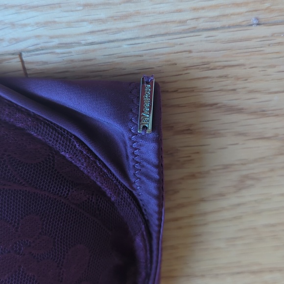 La Vie en Rose. Push-up Deep V-plunge Bra. Deep Purple. Size 34C - Picture 4 of 8